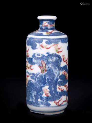 AN UNDERGLAZE BLUE AND COPPER-RED SNUFF BOTTLE