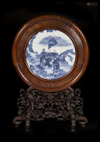ROUND PORCELAIN PLAQUE ON WOODEN SUPPORT