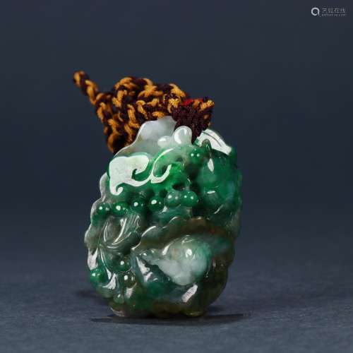 Jade: the gold pendantSize: 3.4 cm long 1.3 cm high 4.6 cm w...