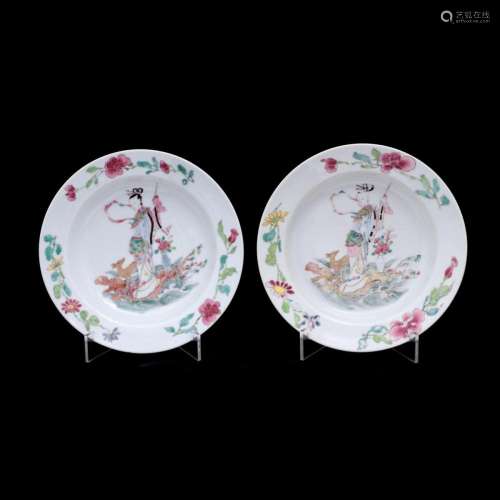 A PAIR OF SMALL DEEP PLATES