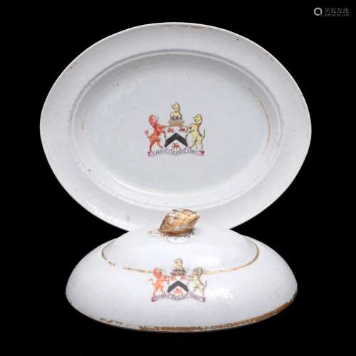 AN ARMORIAL COVERED PLATTER
