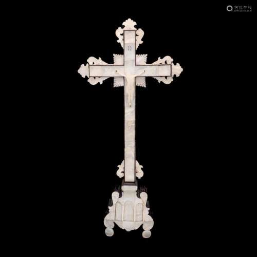 A CRUCIFIX FROM THE HOLY LAND (18TH CENTURY)
