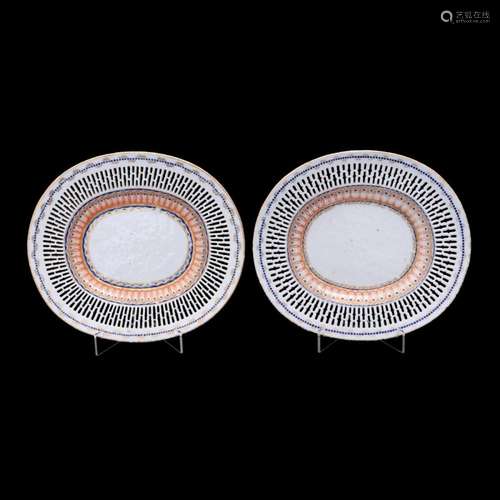 A PAIR OF PIERCED PLATTERS