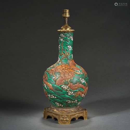 Late Qing Dynasty Chinese Dragon Pattern Vase