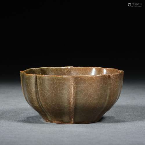 Chinese Song Dynasty Longquan Guanyao Huakou Bowl