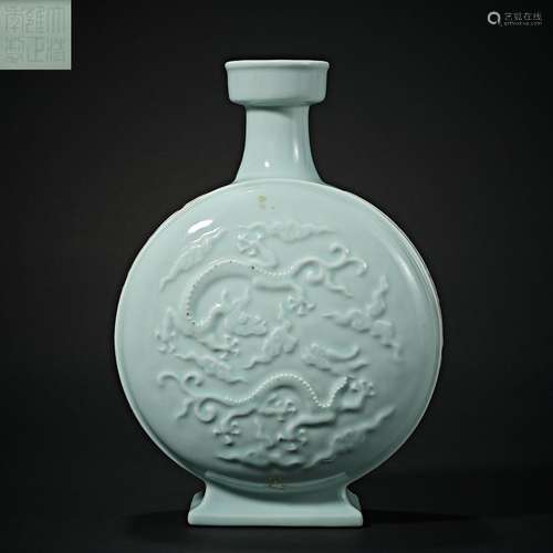 Qing Dynasty Yongzheng Period, Tianqing Glaze, Gold Drawing,...