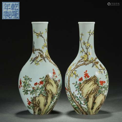 Chinese Qing Dynasty Qianlong famille rose porcelain vase