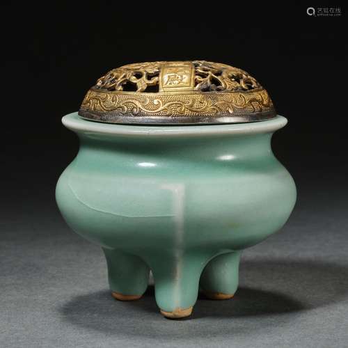 China before Ming Dynasty  Celadon Smoker