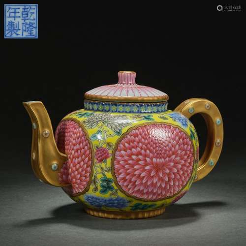 Chinese Qing Dynasty Qianlong famille rose flower teapot