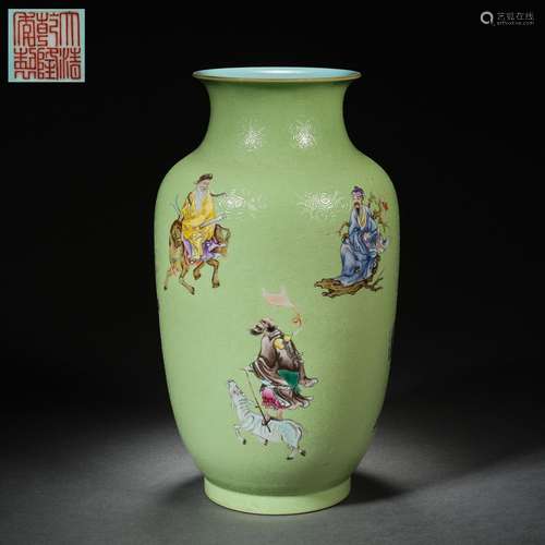 Chinese Qing Dynasty Qianlong light green glaze famille rose...