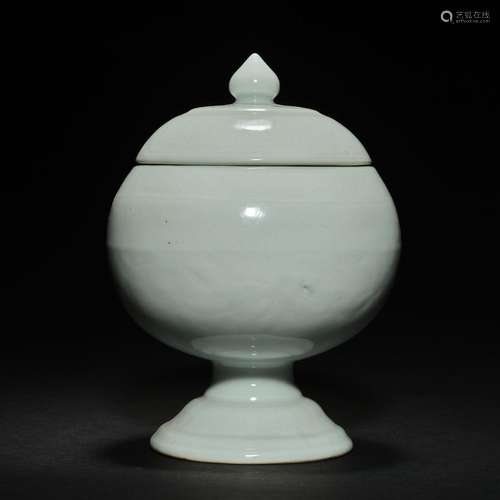 Chinese Ming and Qing Dynasties White Glaze Jar