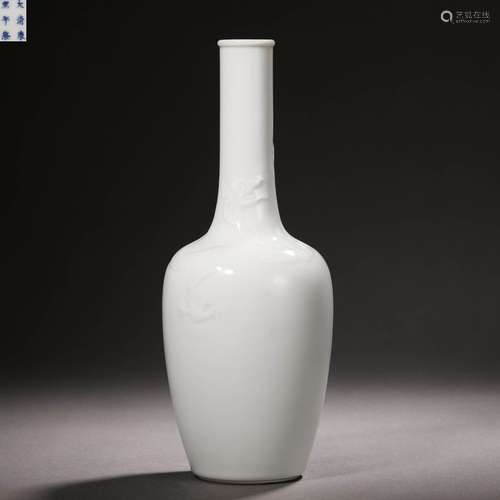 A Chinese White Glaze Vase