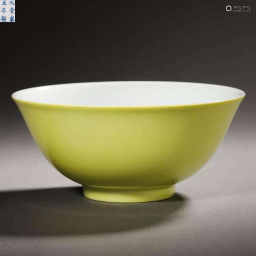 A Chinese Lemon Yellow Glaze Bowl