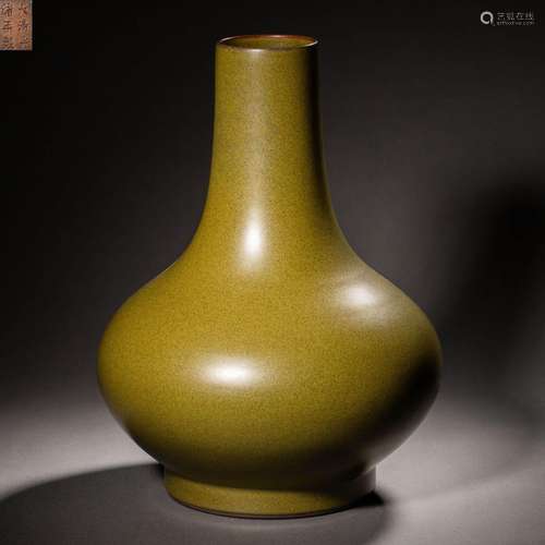 A Chinese Tea-dust Glaze Vase