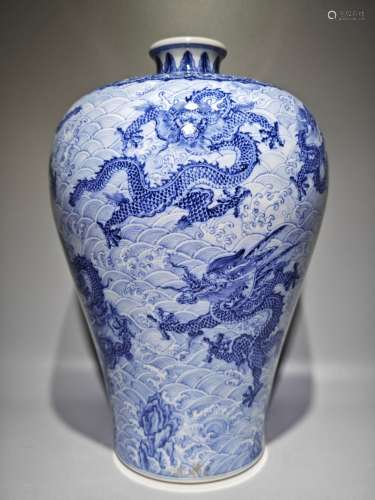 Blue and white seawater Kowloon plum vase