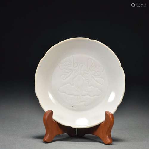 Ding kiln engraved flower plate