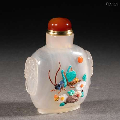 A snuff bottle