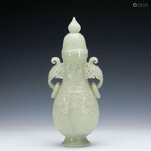 A Hetian jade bottle