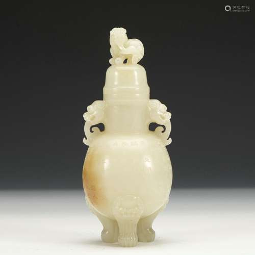 A Hetian jade bottle