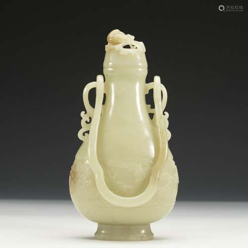 A Hetian jade bottle