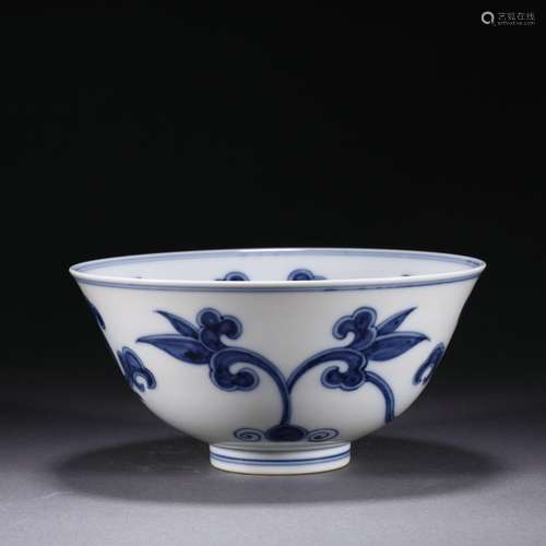 A Blue and white flower pattern bowl