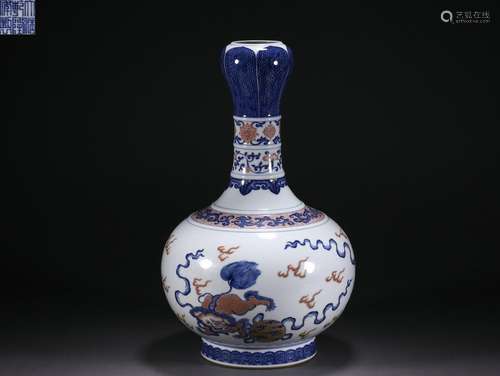 A Red garlic bottle in blue and white glaze