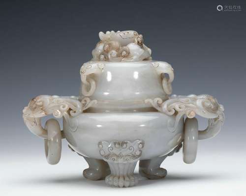 A Hetian jade lion shaped incense burner