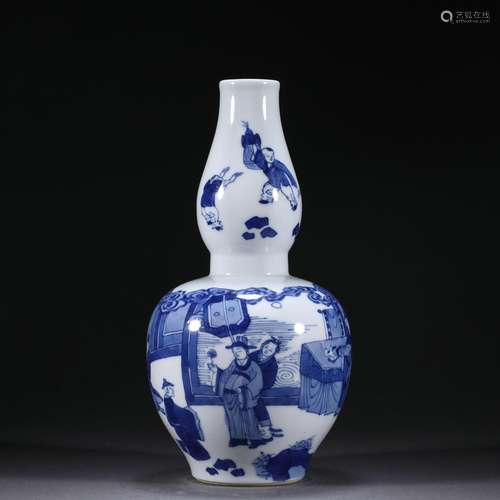 A Blue and white gourd bottle