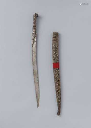 Yatagan mit Scheide. Stahl, Holz, Silber und rote Korde