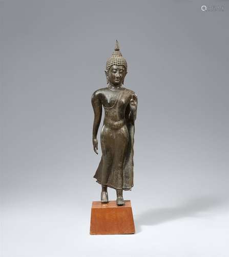 Schreitender Buddha. Bronze. Thailand, Sukhothai-Stil.