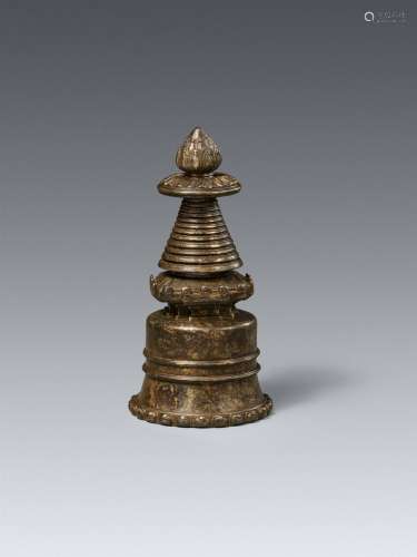 Kadampa-Stupa. Dunkel patinierte Messingbronze. Tibet,