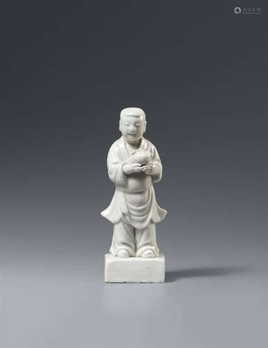 Dehua-Figur eines stehenden Jungen. Qing-Zeit, 18. Jh.