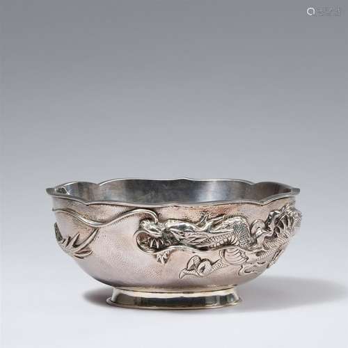 Doppelwandige Schale. Silber. Meiji-Zeit<br/>Ovale For...