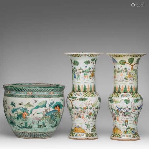 A similar pair of Chinese famille verte 'Figural' yenyen vas...
