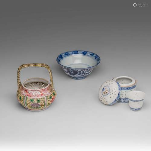 A small collection of Chinese export porcelain ware, Kangxi ...