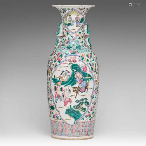 A Chinese famille rose 'Battle scene' vase, 19thC, H 60,5 cm