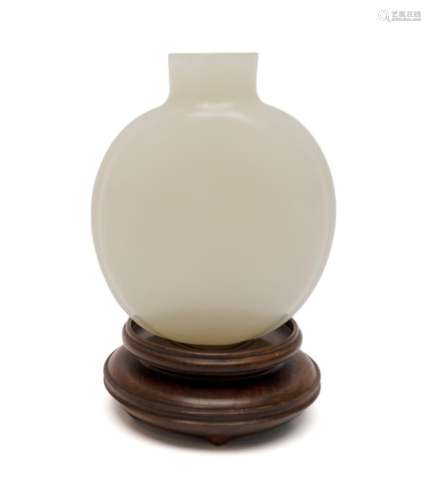 A white jade (mutton fat) snuff bottle