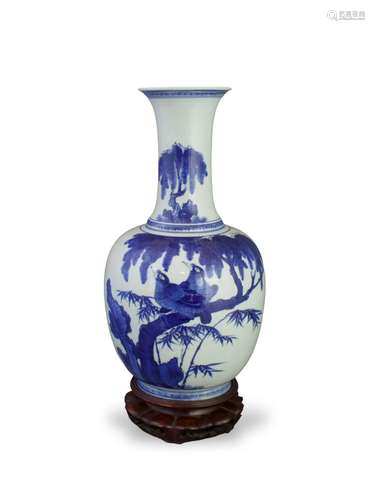 A Blue and White Bottle Vase, 18th/19th century