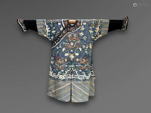 A Good Kesi Dragon Robe, 18th/19th century