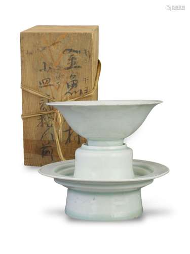 An attractive Qingbai Teacup and Stand, Song dynasty