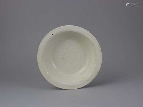 A Ding-type white glazed moulded Dish, Jin dynasty