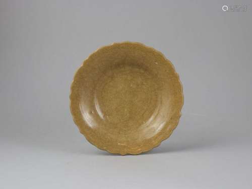 A Longquan floral shaped Dish, Yuan/Ming dynasty