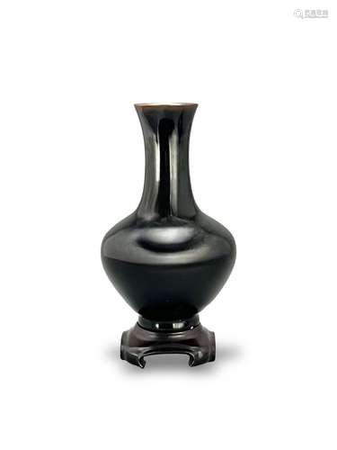 A Black Glazed Bottle Vase