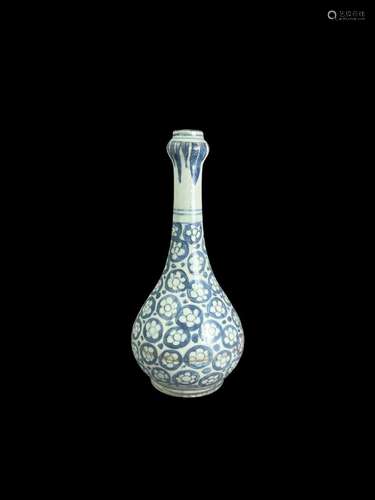 A rare blue and white garlic neck Bottle vase, late Ming dyn...