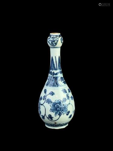 A blue and white floral garlic neck Vase,  Late Ming dynasty