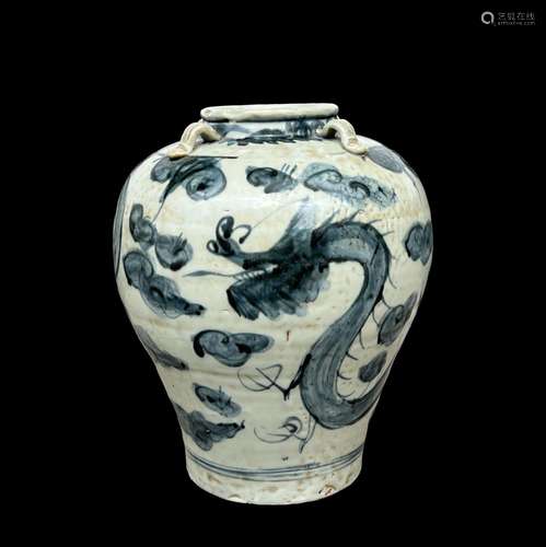 A Zhangzhou blue and white Dragon Jar, late Ming dynasty