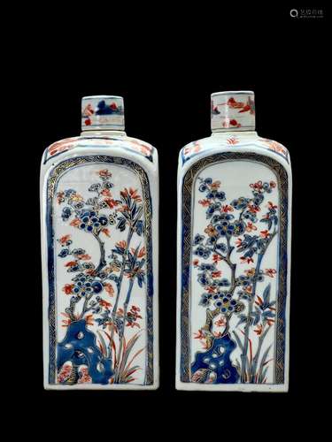 A Pair of Chinese Imari Bottles and Covers, Kangxi