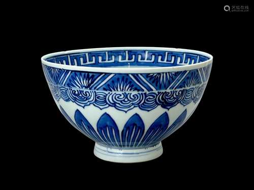 A Rare Blue and White Lianzi Bowl, early Kangxi