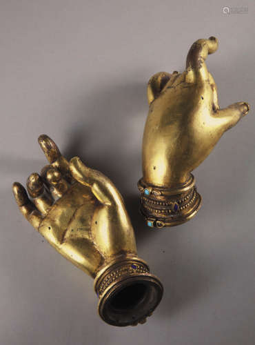 十五世纪 铜鎏金嵌宝石 四臂观音佛手一对