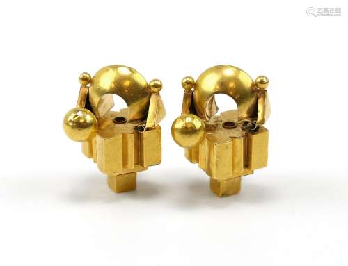 A pair of gold Indian Thandatti earrings